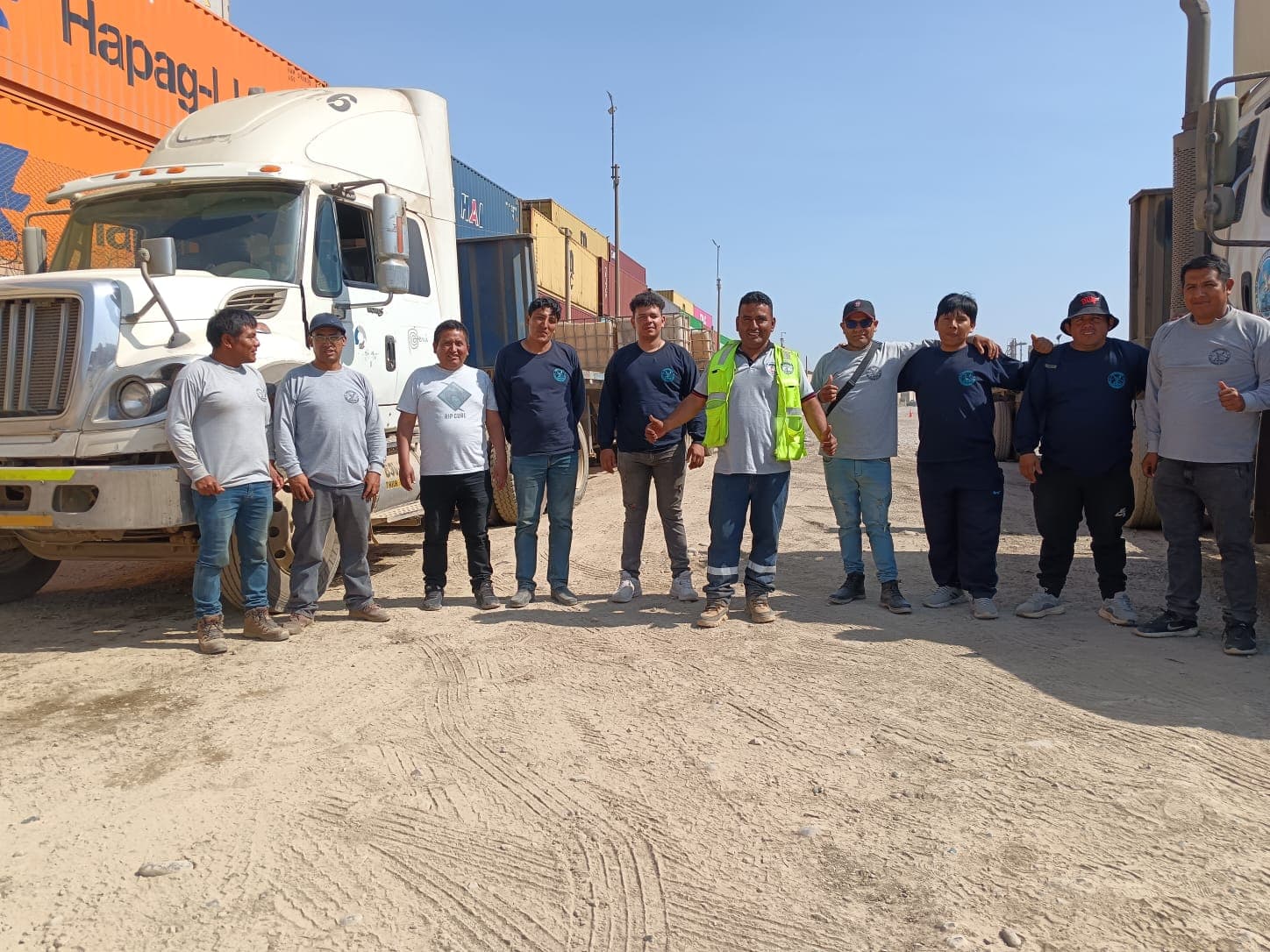 Alumno operando semitráiler